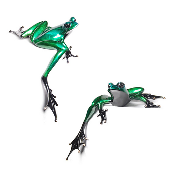 Clover bronze frog by Tim Cotterill