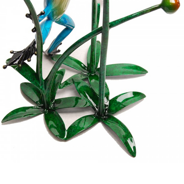 Poppy bronze frog by Tim Cotterill